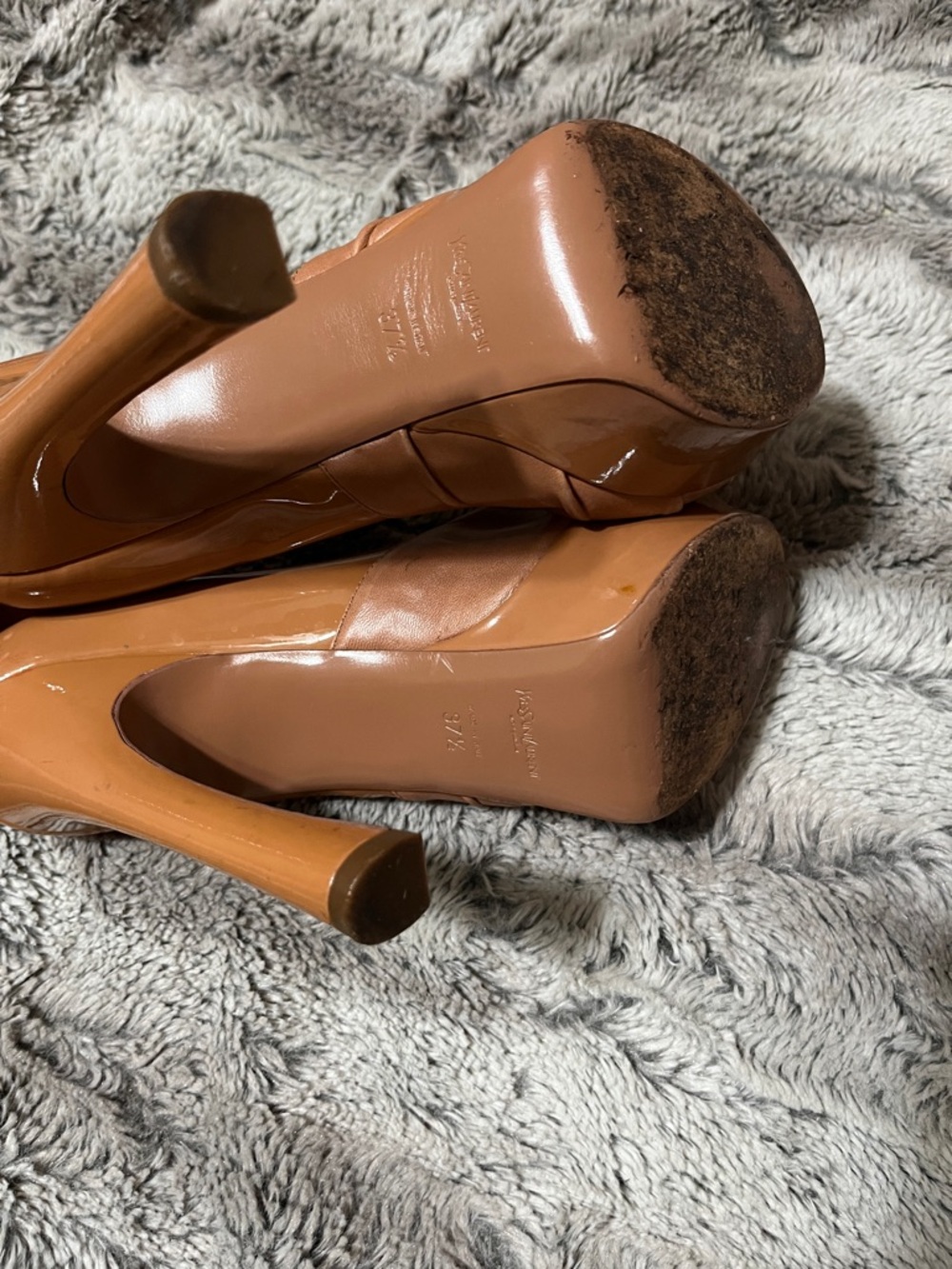 Yves Saint Laurent Palais platform pumps featuring a peep-toe heel - Picture 8 of 13